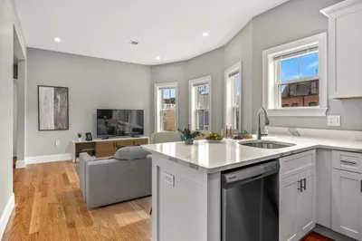 10 Eastman St #3