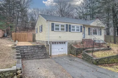 35 Moon Rd