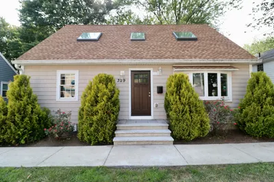 329 Bridge St 1