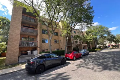 41 Centre St #201
