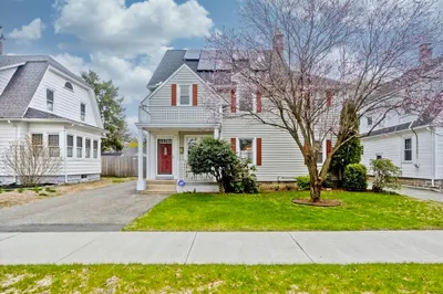 33 Gillette Ave