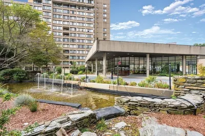 250 Hammond Pond Pkwy #1016S