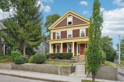 4 Crown St