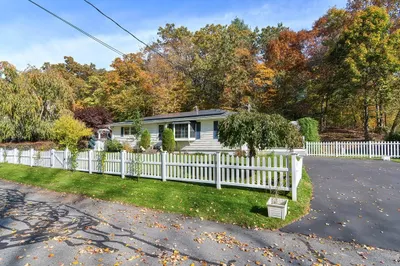 8 Riverlin Parkway 1