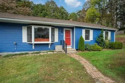 139 Nonotuck St 1
