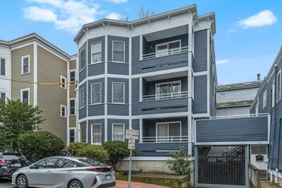 28 Surrey Street #3 1