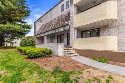 295 W Wyoming Ave #7B 1