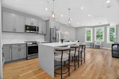 60 Stanley Street #202B 1