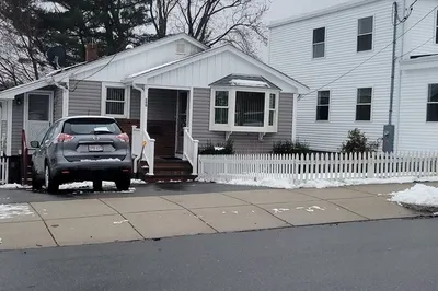 390 Mountain Ave 1