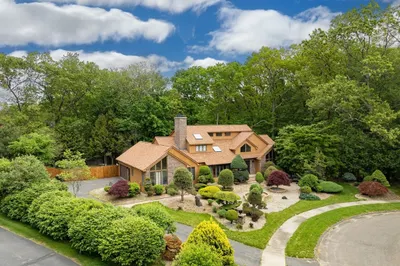 236 Williamsburg Dr