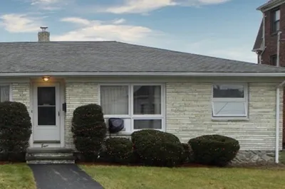 8 Everett Ave #1A 1