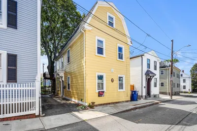 8 Carlton St #2