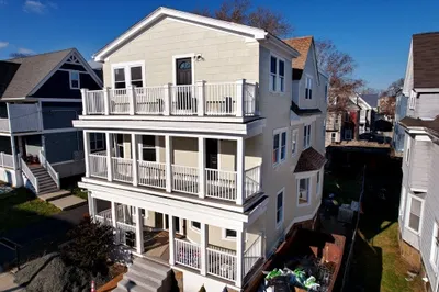 10 Brenton St #1