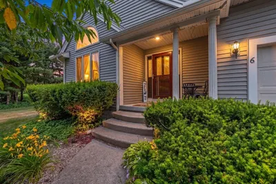 6 Carriage Drive 1
