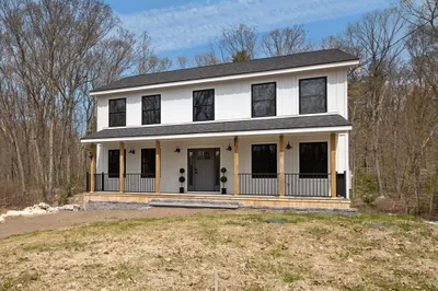 130 SE Main St 1