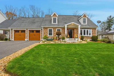 25 Angelica Dr 1