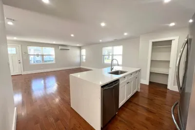290 Riverside Ave #1R 1