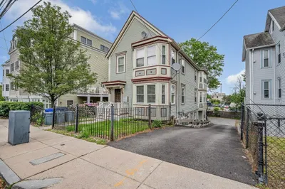 582 Freeport St #2