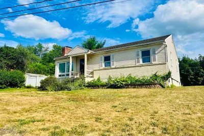 44 Lochslea Road 1