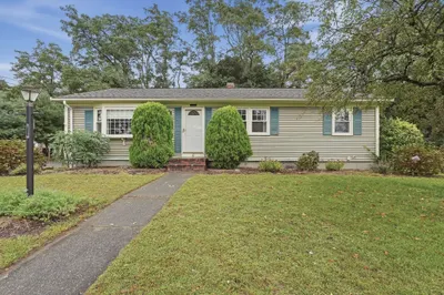 6 Lincoln Dr 1
