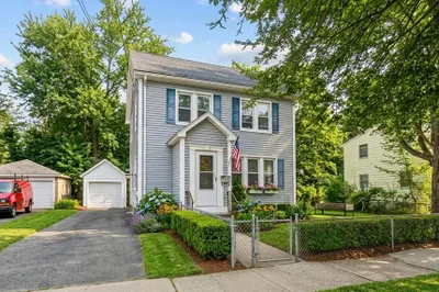 36 Daniel St