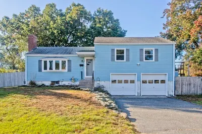 12 Greenpoint Circle 1