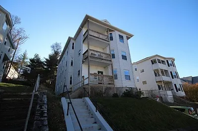 82 Green Hill Pkwy 1