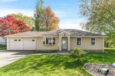 16 Old Country Way 1
