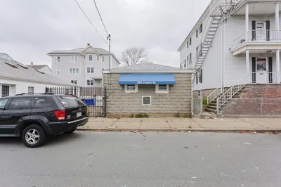 884 Cherry St 1