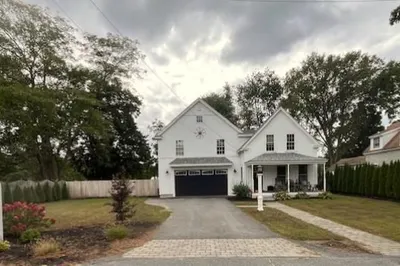 223 Old Common Rd