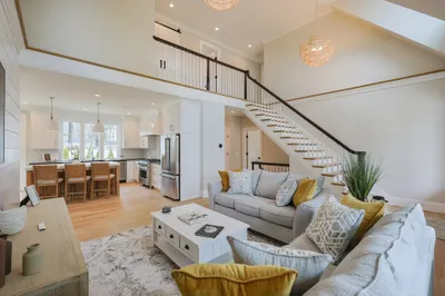 72 Woodside Dr 1