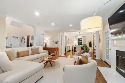 25 Pickman Dr 1