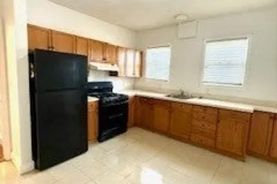 38 Hecla St #1