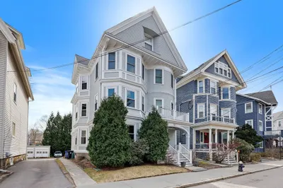 122 Davis Ave #1