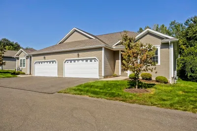 19 Maplecrest Cir #19 1