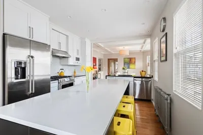 126 Redlands Rd #2