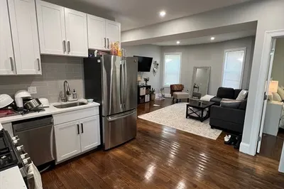 25 Pleasant St #1