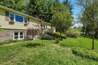 16 Saybrook Cir 1