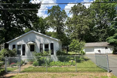 32 Bungalow St 1