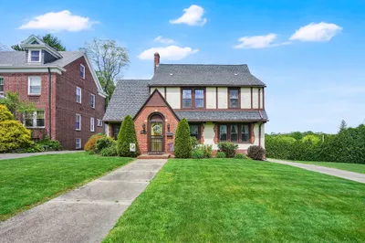 146 Bellevue Ave 1