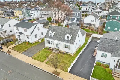 32 Abbott Ave