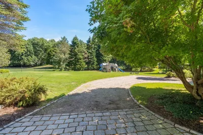 11 Stonegate Lane