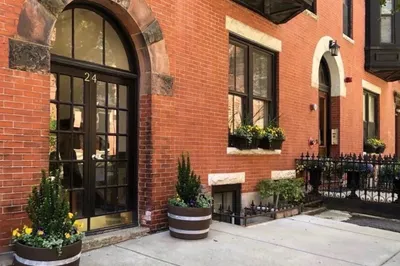 24 Isabella St #1