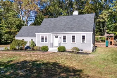 4 Huron Road 1