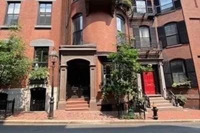4 Walnut St #3R