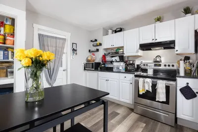 134 Pearl St #4