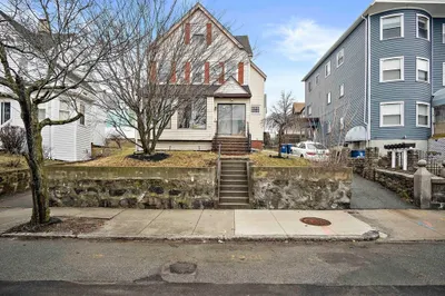 902 Winthrop Ave 1
