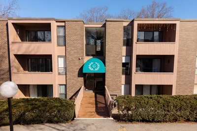 60 ShrewsBury Green Dr #B 1