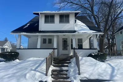 89 Bristol St