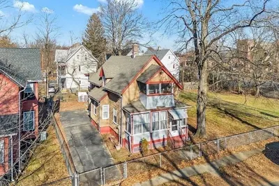 118 Quincy St 1